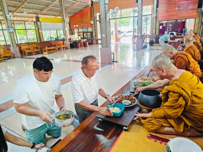 เจริญพระพุทธมนต์ครบรอบวันเกิด 69 ปี อดีตผู้ว่าสมศักดิ์ ปะริสุทโธ เหมทานนท์