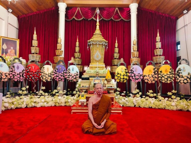 เข้าร่วมฟังสวดพระอภิธรรมเพื่อถวายแด่เจ้าประคุณสมเด็จพระมหามุนีวงศ์